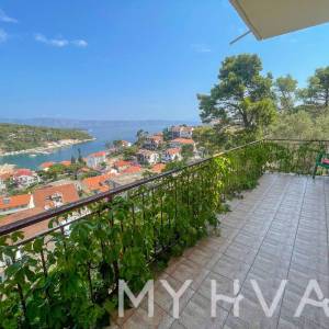 Obiteljski stan sa pogledom na more u Jelsi