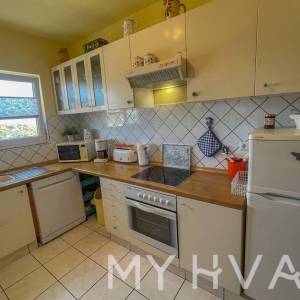 Obiteljski stan sa pogledom na more u Jelsi