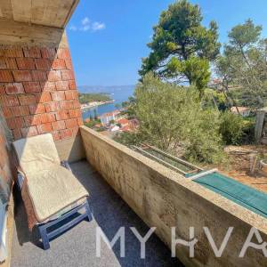 Obiteljski stan sa pogledom na more u Jelsi