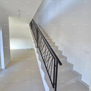 Odlična lokacija, 1 km do centra Medulina. Prodaje se nova kuća sa bazenom na odličnoj lokaciji, blizu mora!