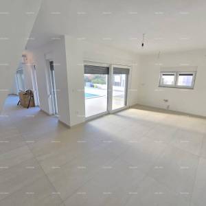 Odlična lokacija, 1 km do centra Medulina. Prodaje se nova kuća sa bazenom na odličnoj lokaciji, blizu mora!