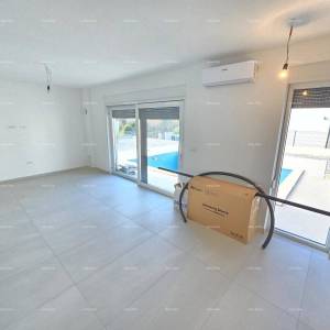 Odlična lokacija, 1 km do centra Medulina. Prodaje se nova kuća sa bazenom na odličnoj lokaciji, blizu mora!