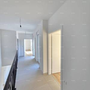 Odlična lokacija, 1 km do centra Medulina. Prodaje se nova kuća sa bazenom na odličnoj lokaciji, blizu mora!