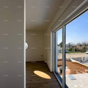 Odlična lokacija, 1 km do centra Medulina. Prodaje se nova kuća sa bazenom na odličnoj lokaciji, blizu mora!