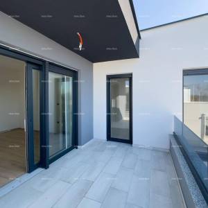 Odlična lokacija, 1 km do centra Medulina. Prodaje se nova kuća sa bazenom na odličnoj lokaciji, blizu mora!