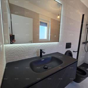 Odlična lokacija, 1 km do centra Medulina. Prodaje se nova kuća sa bazenom na odličnoj lokaciji, blizu mora!