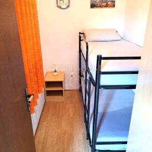 Okolica Krka – kuća s projektom rekonstrukcije i dozvolom!