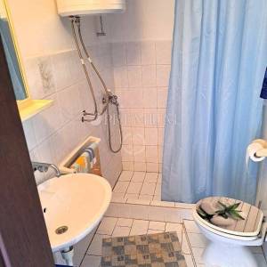 Okolica Krka – kuća s projektom rekonstrukcije i dozvolom!