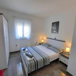 Okolica Vrbnika, samostojeća kuća s bazenom!