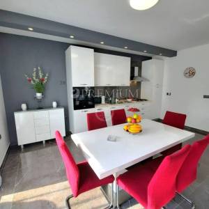 Okolica Vrbnika, samostojeća kuća s bazenom!