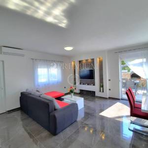 Okolica Vrbnika, samostojeća kuća s bazenom!