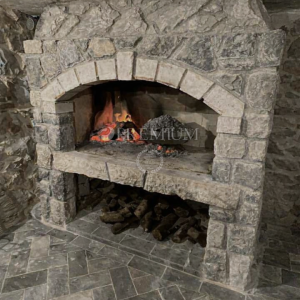 Omišalj, renovirana kamena kuća s pogledom na more!