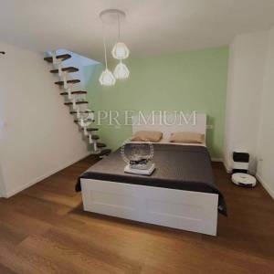 Omišalj, renovirana kamena kuća s pogledom na more!