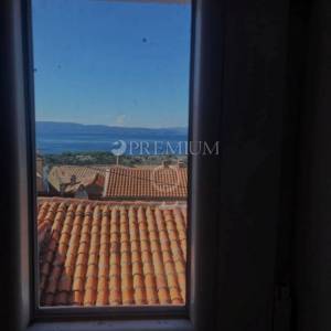 Omišalj, renovirana kamena kuća s pogledom na more!