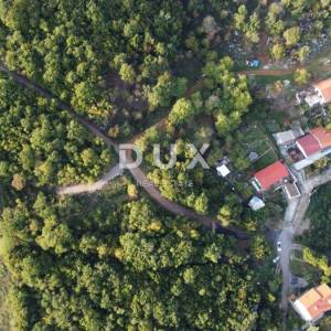 OPATIJA, CENTAR- građevinsko zemljište 950m2 s GRAĐ. DOZVOLOM s panoramskim pogledom na more za obiteljsku kuću/ villu/ stamben...