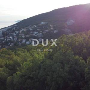 OPATIJA, CENTAR- građevinsko zemljište 950m2 s GRAĐ. DOZVOLOM s panoramskim pogledom na more za obiteljsku kuću/ villu/ stamben...