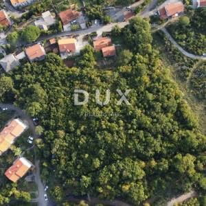 OPATIJA, CENTAR- građevinsko zemljište 950m2 s GRAĐ. DOZVOLOM s panoramskim pogledom na more za obiteljsku kuću/ villu/ stamben...