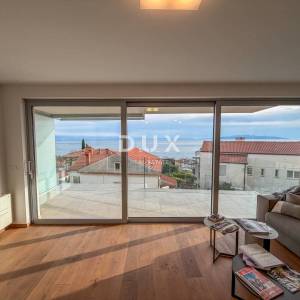 OPATIJA, CENTAR - stan u dovršenoj luksuznoj novogradnji s garažom i bazenom