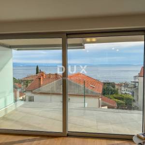 OPATIJA, CENTAR - stan u dovršenoj luksuznoj novogradnji s garažom i bazenom