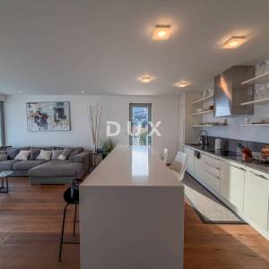 OPATIJA, CENTAR - stan u dovršenoj luksuznoj novogradnji s garažom i bazenom