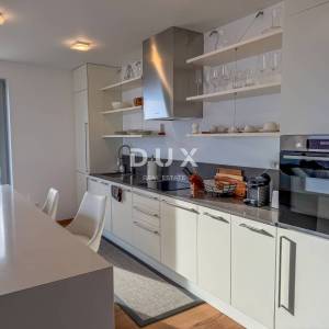 OPATIJA, CENTAR - stan u dovršenoj luksuznoj novogradnji s garažom i bazenom