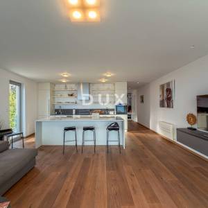 OPATIJA, CENTAR - stan u dovršenoj luksuznoj novogradnji s garažom i bazenom