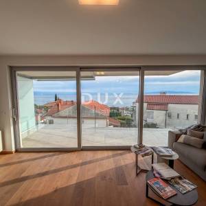 OPATIJA, CENTAR - stan u dovršenoj luksuznoj novogradnji s garažom i bazenom