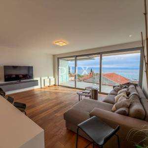 OPATIJA, CENTAR - stan u dovršenoj luksuznoj novogradnji s garažom i bazenom