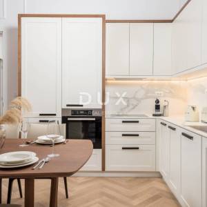 OPATIJA, CENTAR – unikatan stan od 90 m2, remek-djelo austro-ugarske gradnje u centru Opatije