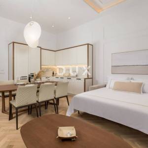 OPATIJA, CENTAR – unikatan stan od 90 m2, remek-djelo austro-ugarske gradnje u centru Opatije