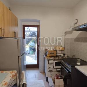 Opatija, kuća, 140m2, okućnica 386m2