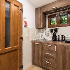 Opatija, kuća - prizemnica s natkrivenom terasom i okućnicom