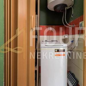 Opatija, kuća - prizemnica s natkrivenom terasom i okućnicom