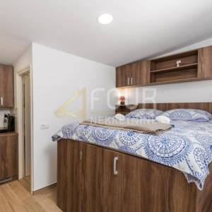 Opatija, kuća - prizemnica s natkrivenom terasom i okućnicom