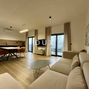 OPATIJA, LOVRAN - Vrhunski stan s pogledom na more i bazenom na korištenje