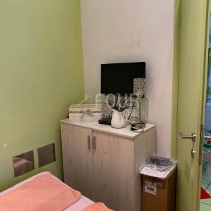 Opatija, namještena garsonijera, 1.red do mora