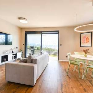 OPATIJA, OPRIĆ - stan u novogradnji s vrtom i pogledom na more