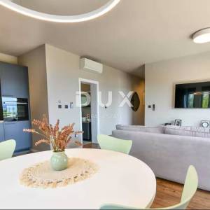 OPATIJA, OPRIĆ - stan u novogradnji s vrtom i pogledom na more