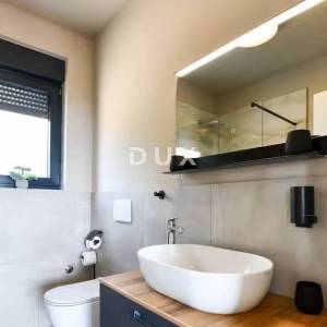 OPATIJA, OPRIĆ - stan u novogradnji s vrtom i pogledom na more