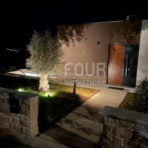 Opatijska rivijera, Medveja, samostojeće kuća s bazenom