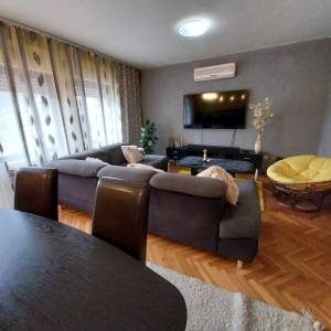 Osijek, Retfala, katnica 210m2+dvorišni stan+garaža