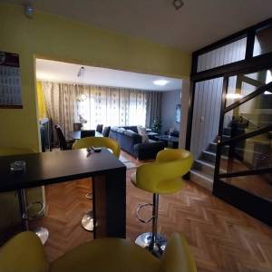 Osijek, Retfala, katnica 210m2+dvorišni stan+garaža