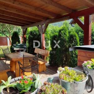 OTOČAC, LIČKO LEŠČE - Kuća u prirodi s bazenom