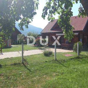 OTOČAC, LIČKO LEŠČE - Kuća u prirodi s bazenom