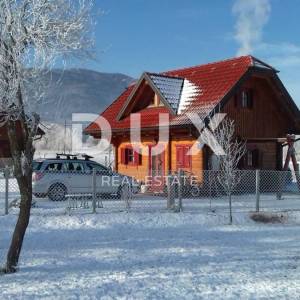 OTOČAC, LIČKO LEŠČE - Kuća u prirodi s bazenom