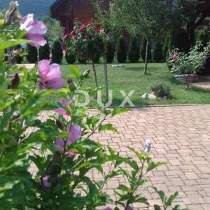 OTOČAC, LIČKO LEŠČE - Kuća u prirodi s bazenom