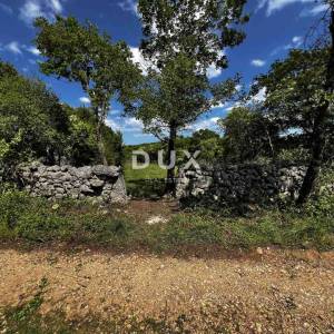 OTOK KRK, GARICA - Pravilno građevinsko-poljoprivredno zemljište, ravne konfiguracije, idealno za luksuznu vilu s bazenom...