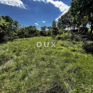 OTOK KRK, GARICA - Pravilno građevinsko-poljoprivredno zemljište, ravne konfiguracije, idealno za luksuznu vilu s bazenom...