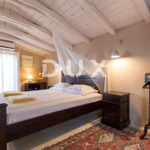 OTOK KRK, GRAD KRK (okolica)- Rijetkost! Imanje s autohtonim kamenim kućama, s bazenima i mediteranskom okućnicom