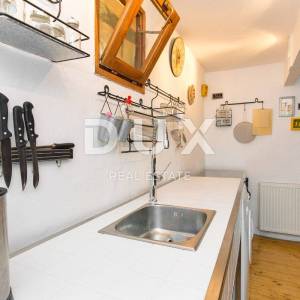 OTOK KRK, GRAD KRK (okolica)- Rijetkost! Imanje s autohtonim kamenim kućama, s bazenima i mediteranskom okućnicom